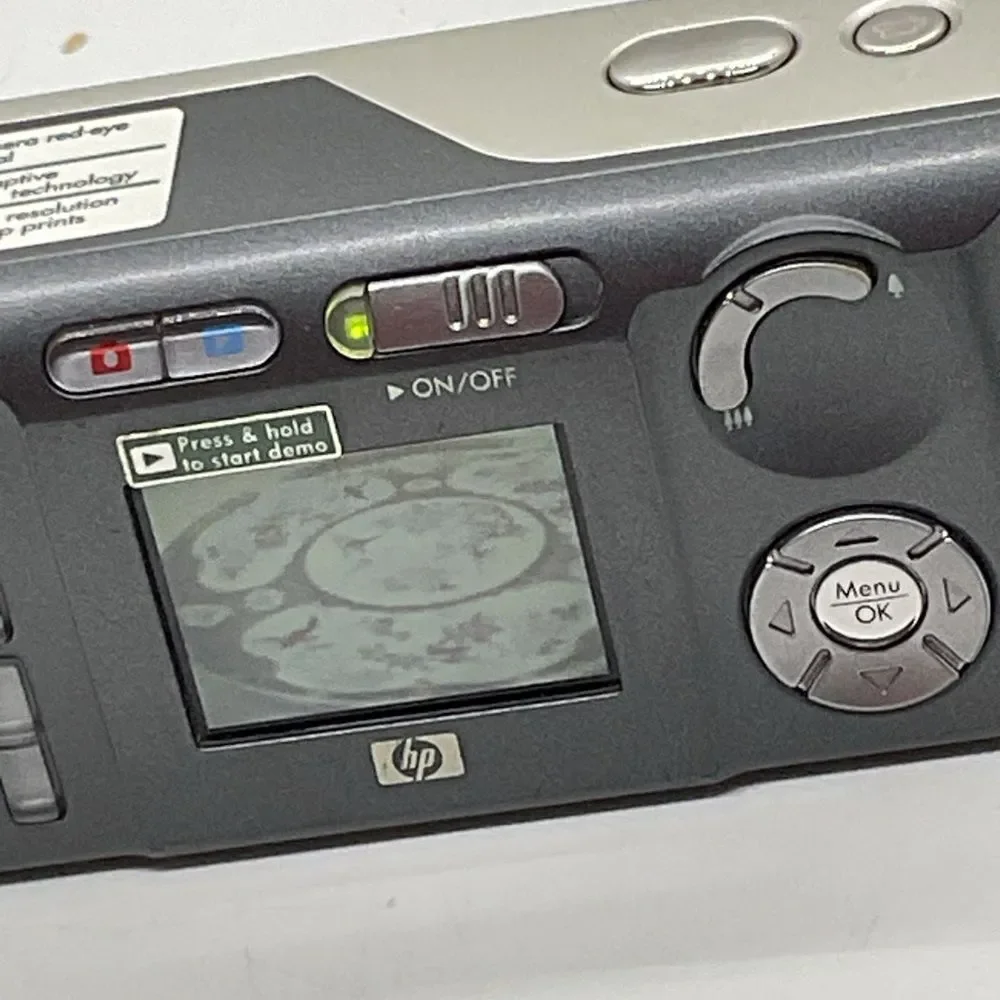 HP Photosmart M415 Digital Camera in Silver